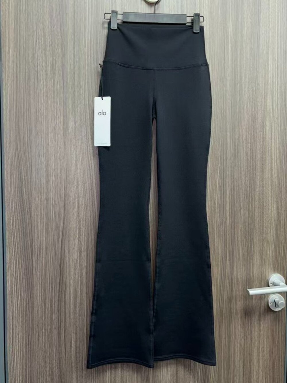🧘ALO Yoga Airbrush Bootcut Legging High-Waisted Black Yoga Pants Regular🖤 - Picture 2 of 9